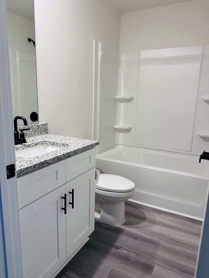 224 224 22nd Ave NE - 224 22nd - Photo 5 of 12