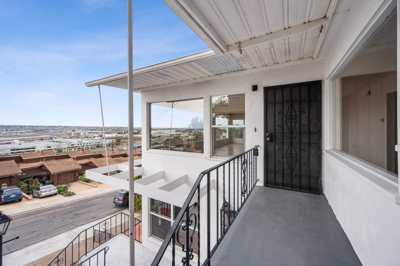 3431 Columbia St - Photo 2 of 27