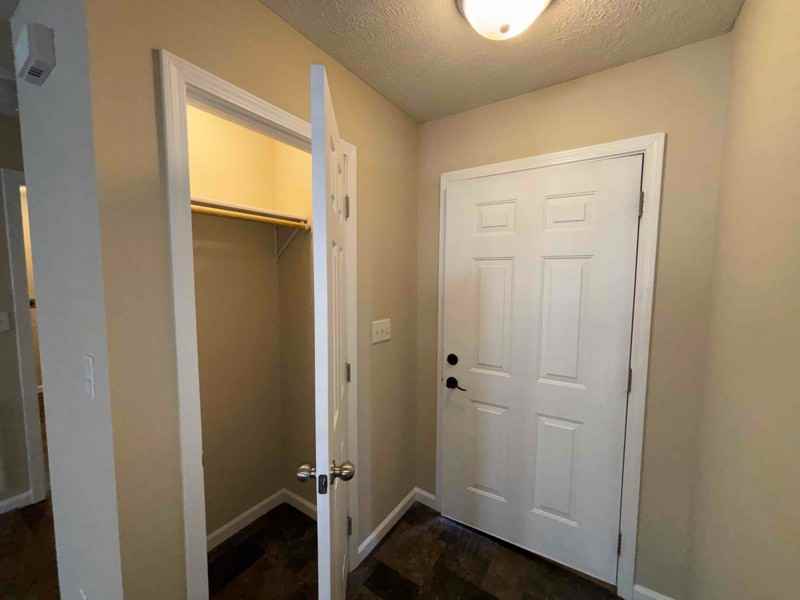 400-402 Mulberry 519 - Photo 3 of 10