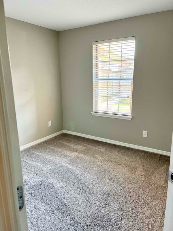 14320 Dovewind Ct - Photo 5 of 8