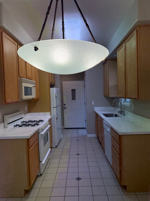 600 Moraga Rd #12 - Photo 7 of 9