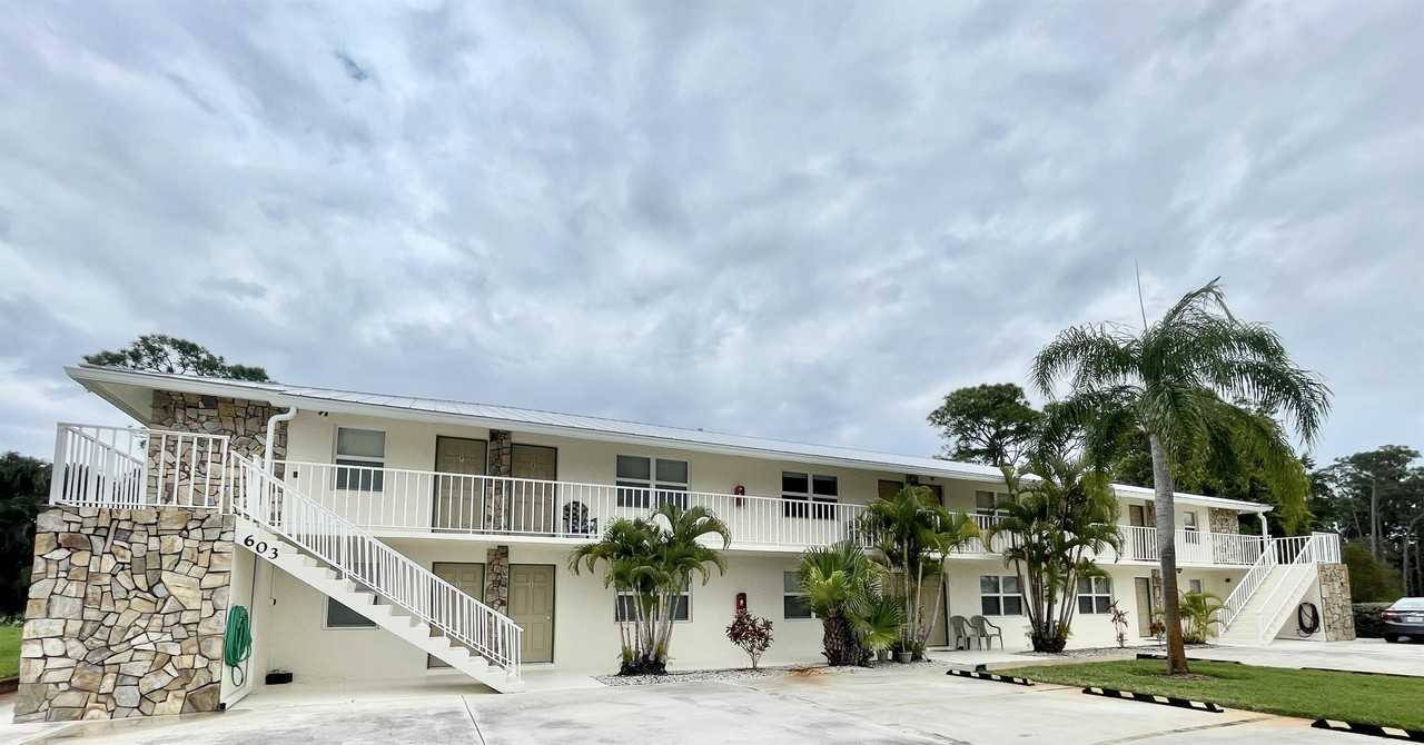 Palm City Apartments - Photo 5 of 50