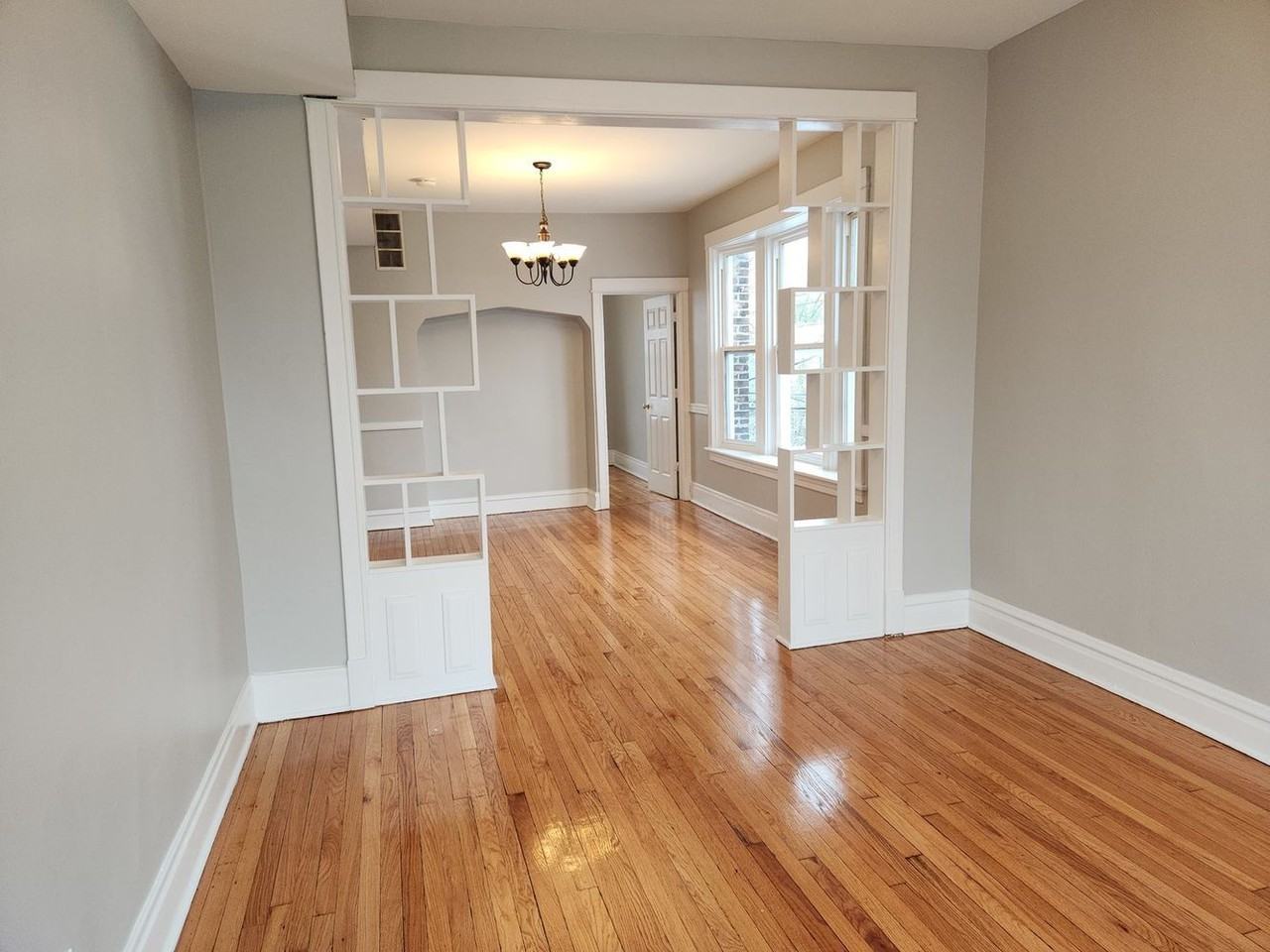 446 North Leclaire Avenue - Photo 3 of 8