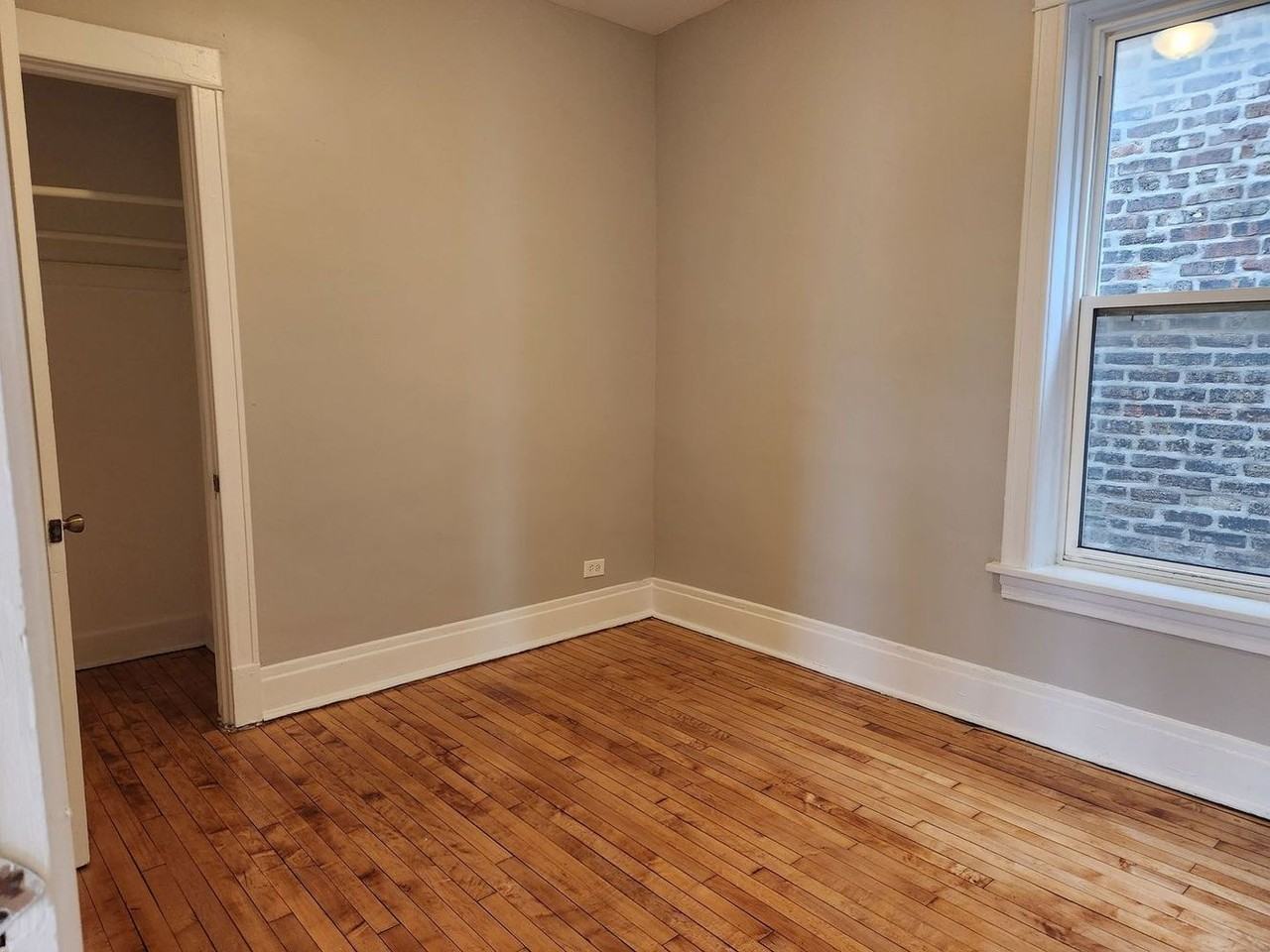 446 North Leclaire Avenue - Photo 5 of 8