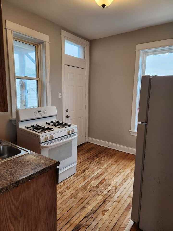 446 North Leclaire Avenue - Photo 7 of 8