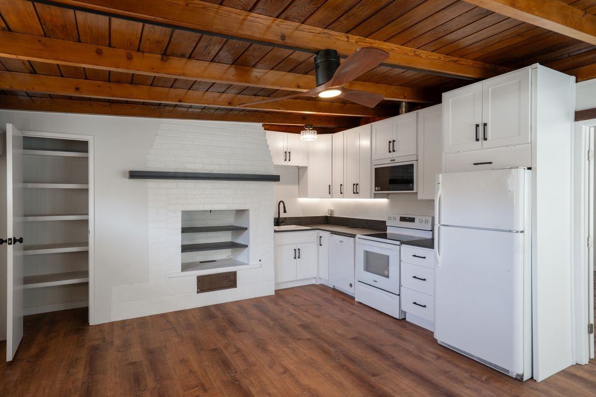 1711 Freeman Ave - Photo 3 of 12
