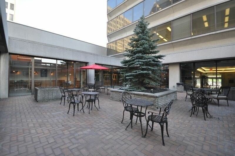 141 Ontario St N - Photo 2 of 12