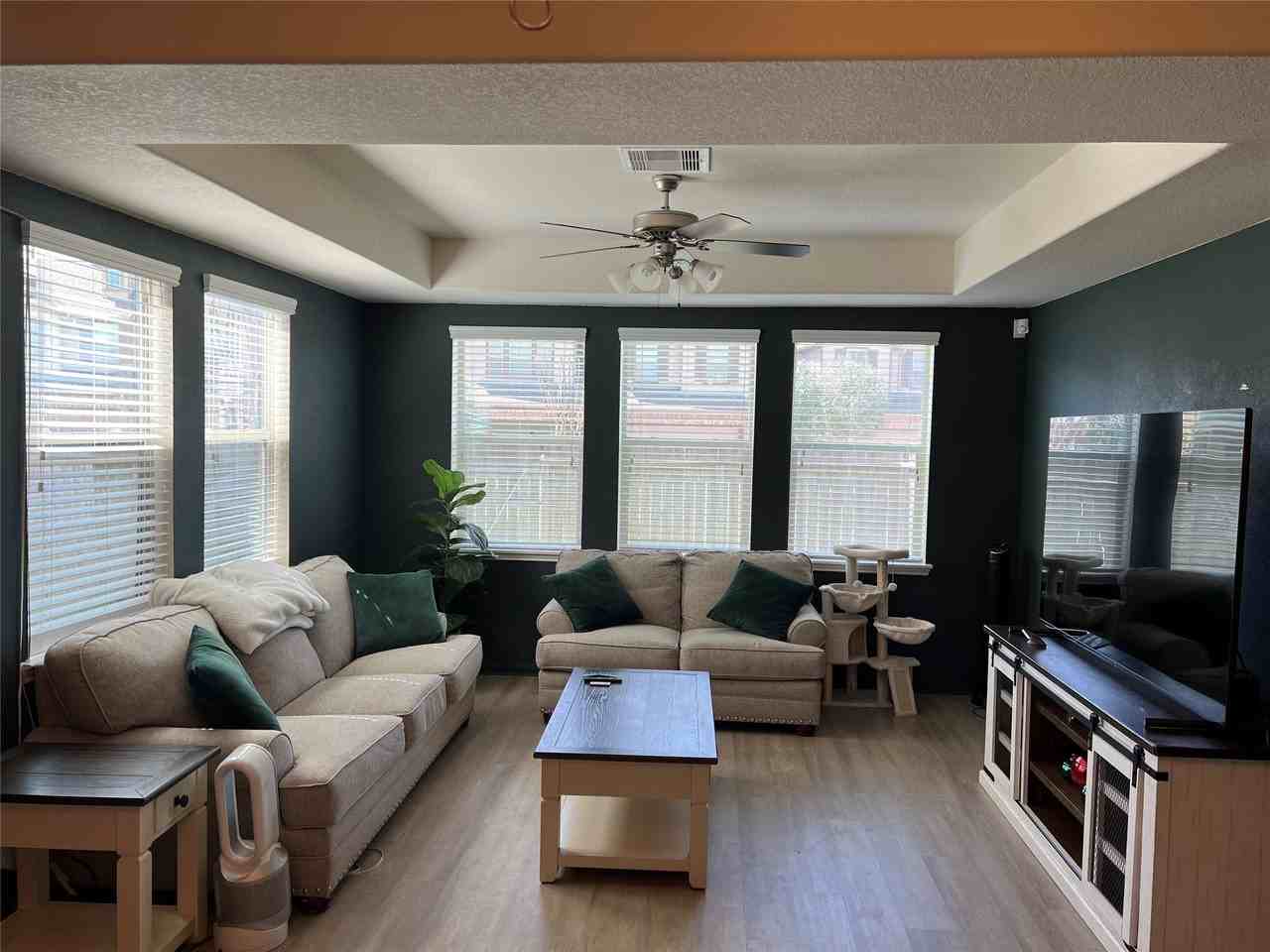 8315 Columbia Forest Dr - Photo 4 of 17