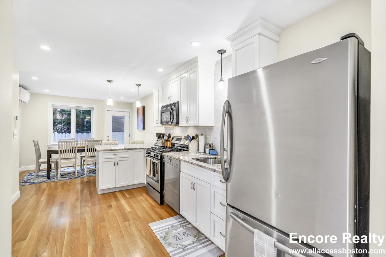 10 Bradbury St - Photo 3 of 50