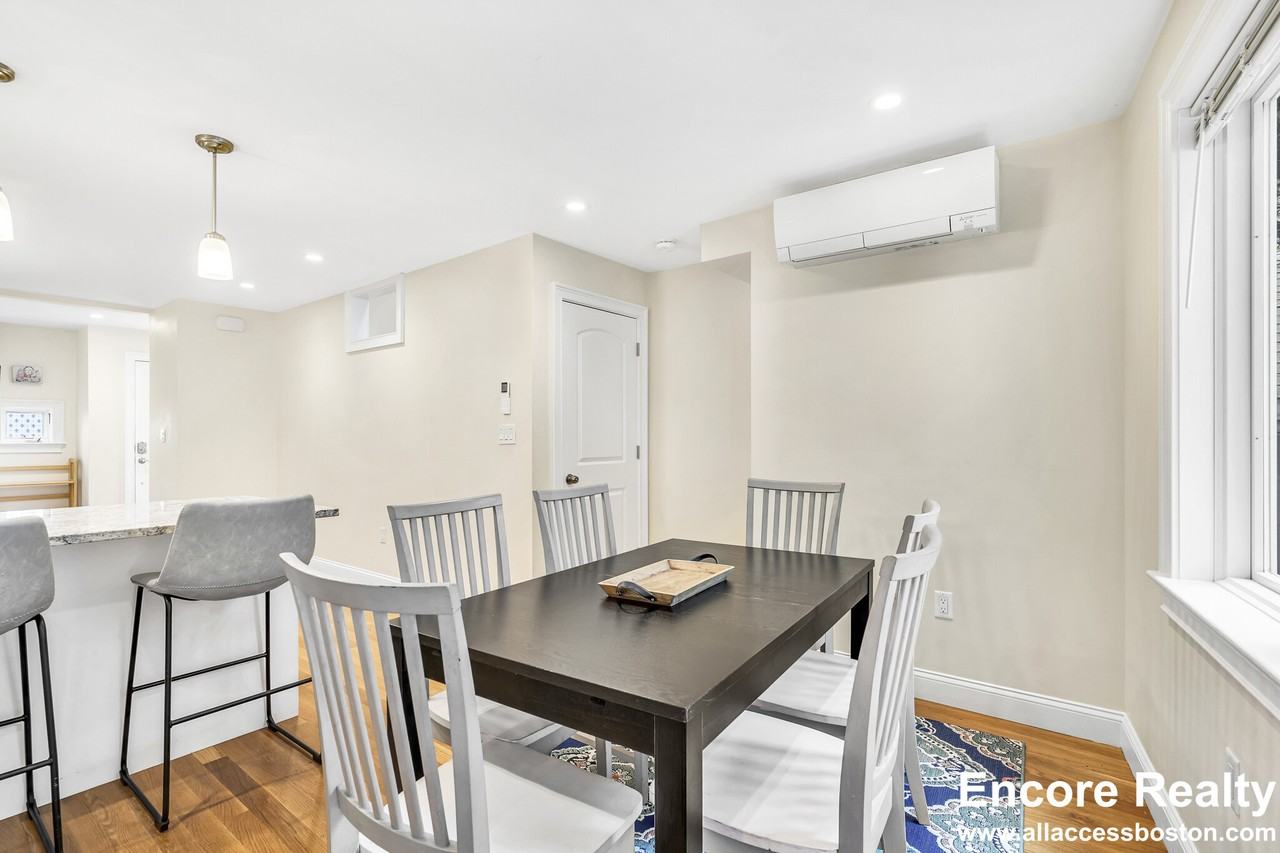 10 Bradbury St - Photo 7 of 50