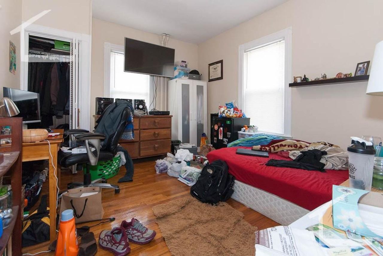 52 Falkland St - Photo 4 of 10