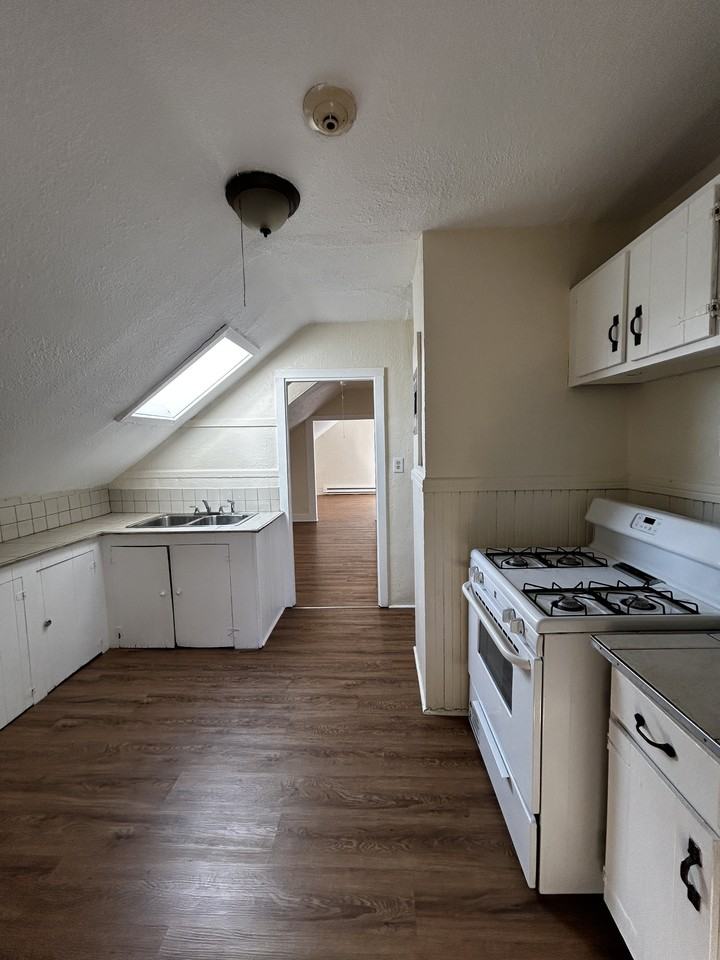 106-108 Spring St - Photo 3 of 5