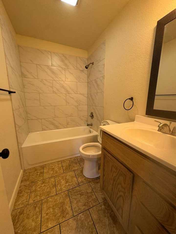 212 S Magnolia Dr - Photo 5 of 10
