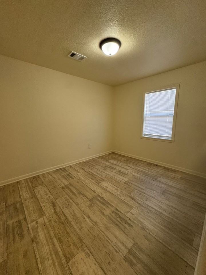 212 S Magnolia Dr - Photo 7 of 10