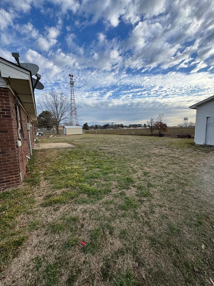 304 Hall St - Photo 2 of 17