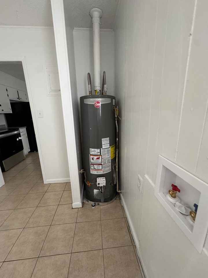 304 Hall St - Photo 3 of 17