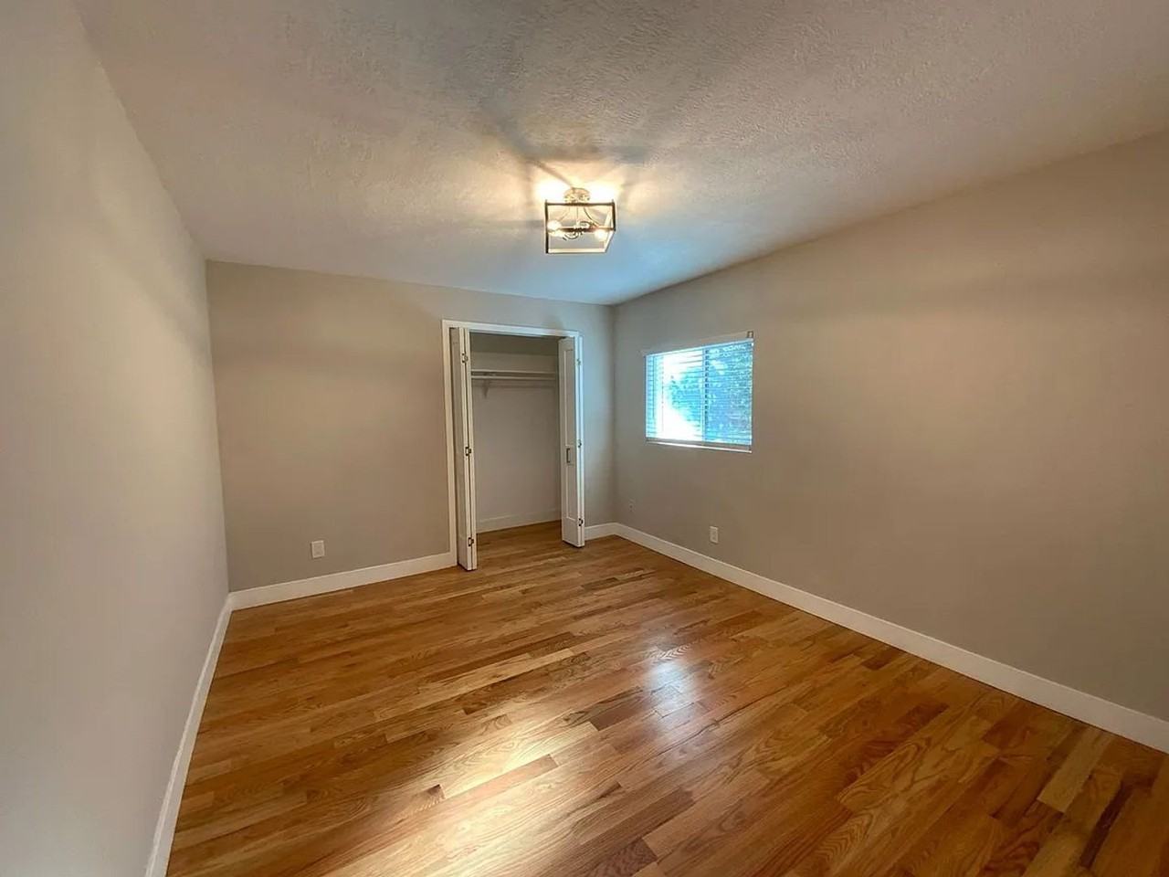 700 Vassar Dr Se - Photo 2 of 27