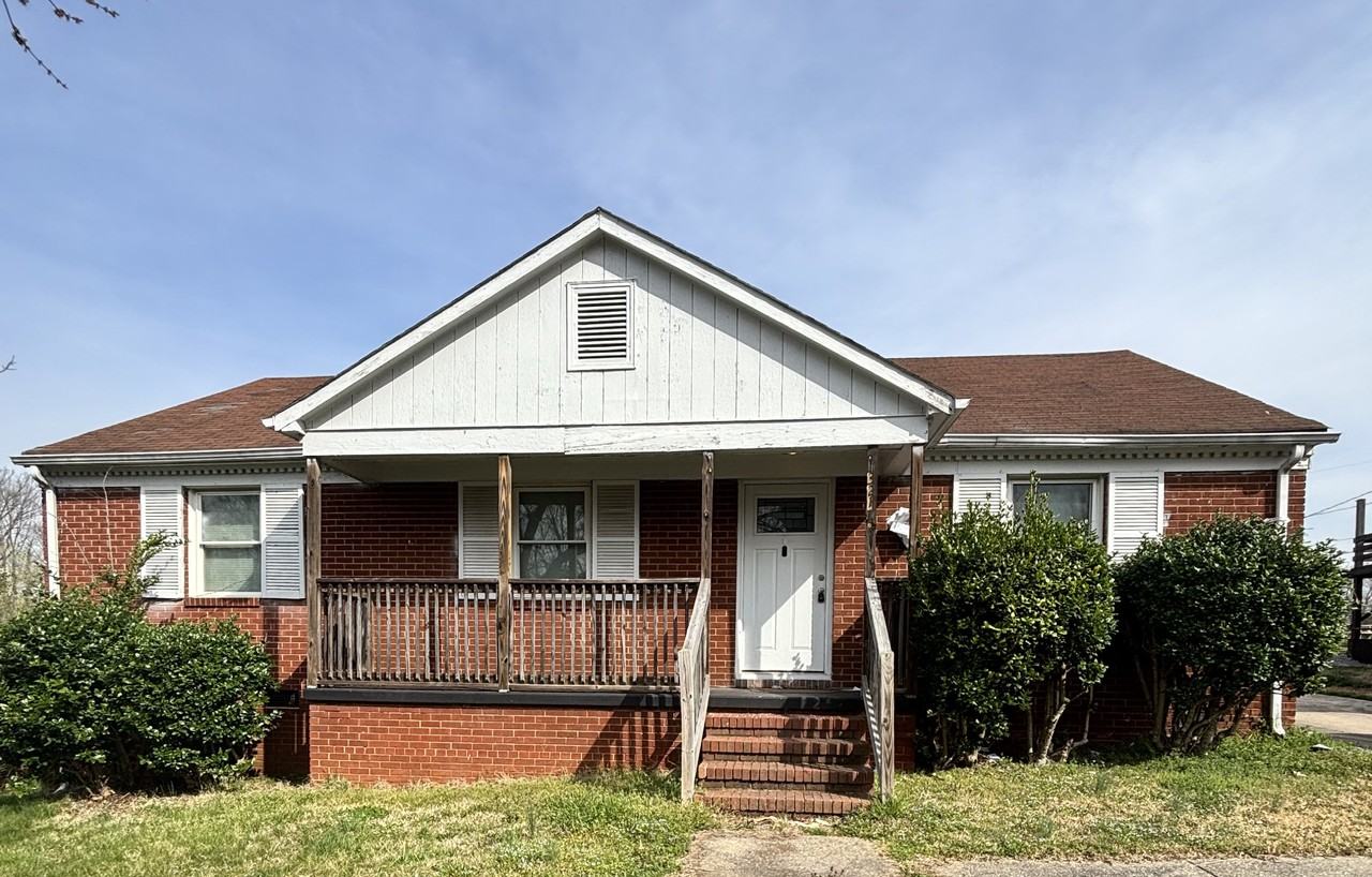 3211 Burbank Dr - Photo 2 of 14