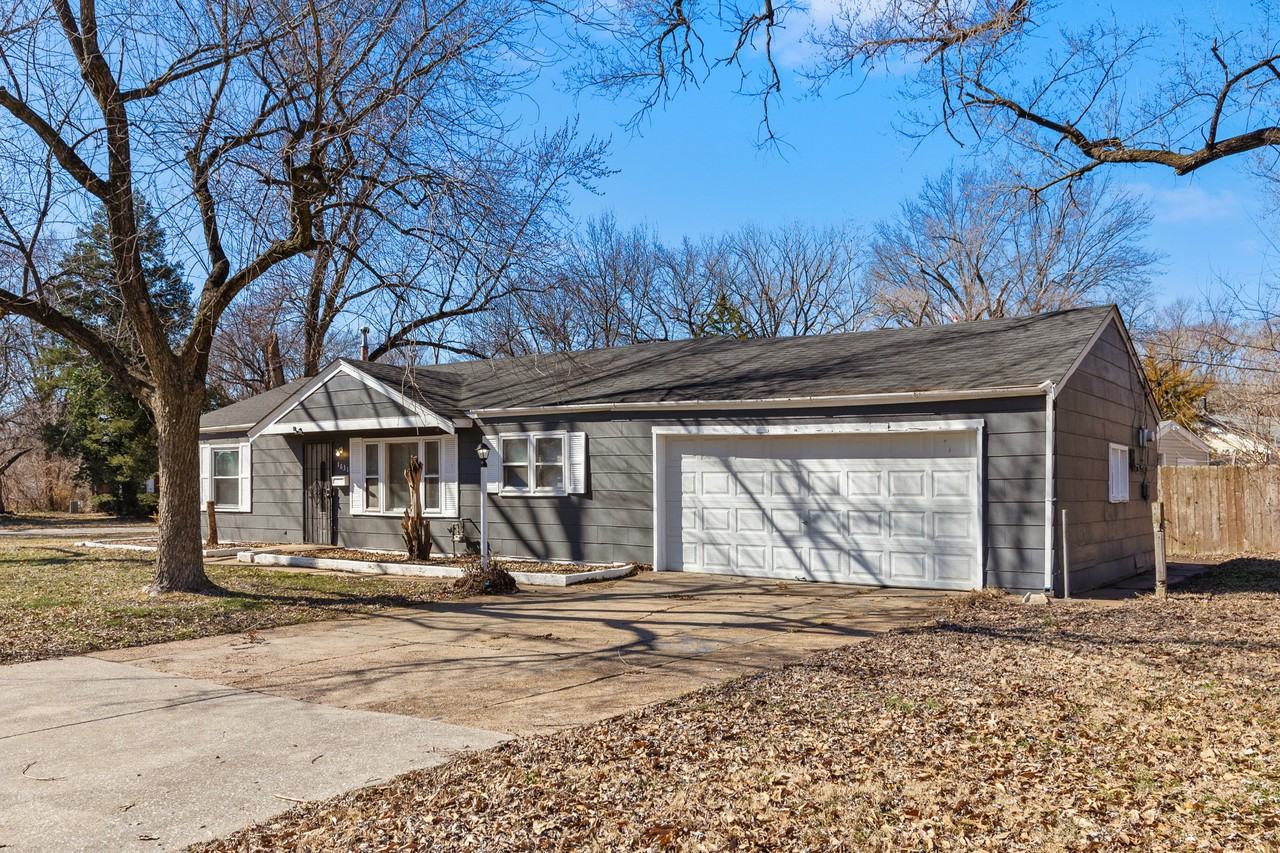 1631 Nemnich Ave - Photo 2 of 21