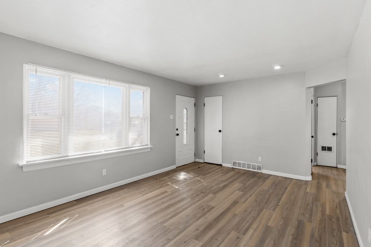 1631 Nemnich Ave - Photo 3 of 21