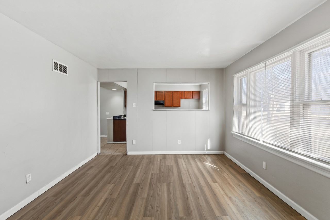 1631 Nemnich Ave - Photo 5 of 21