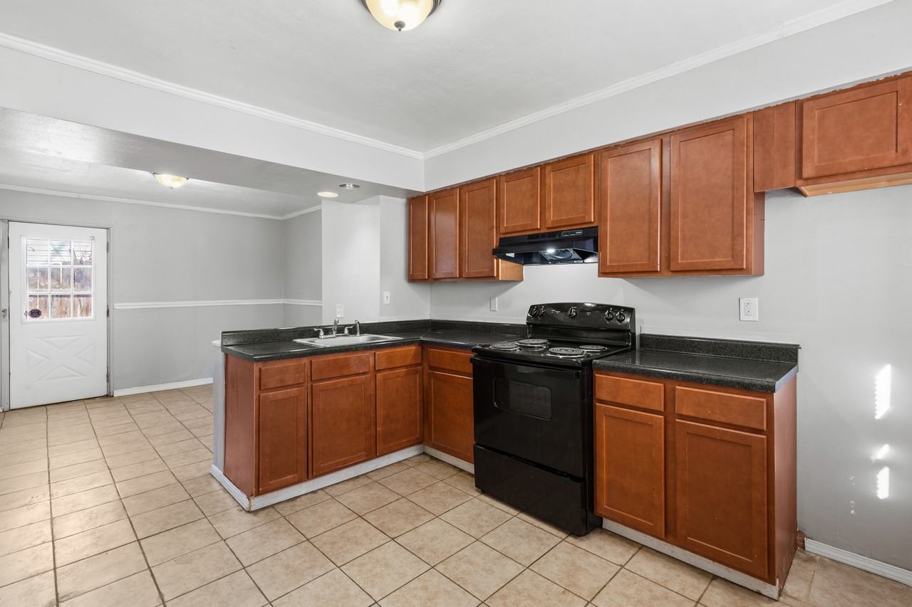 1631 Nemnich Ave - Photo 7 of 21