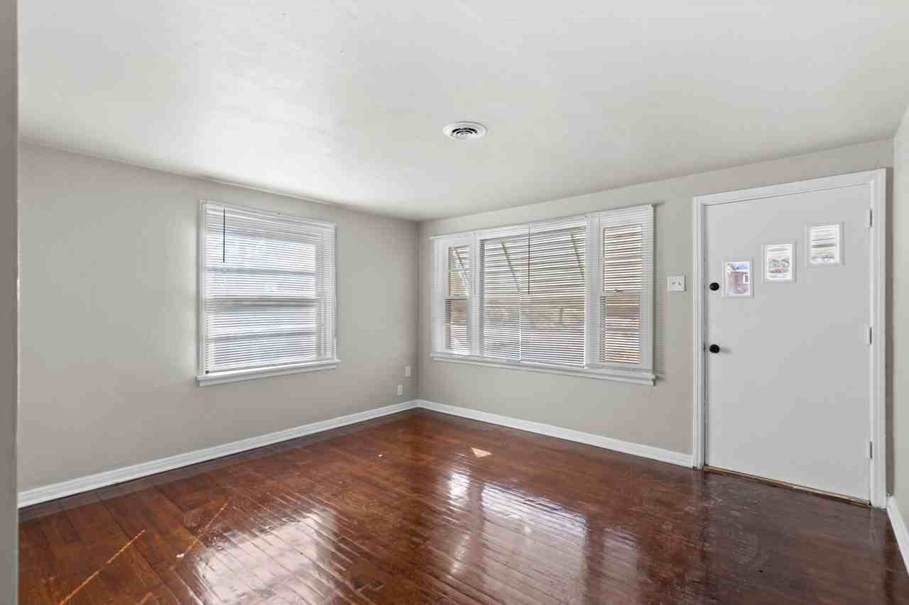 118 N Dade Ave - Photo 3 of 16