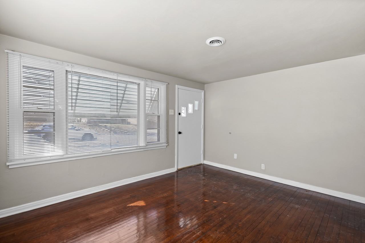 118 N Dade Ave - Photo 4 of 16