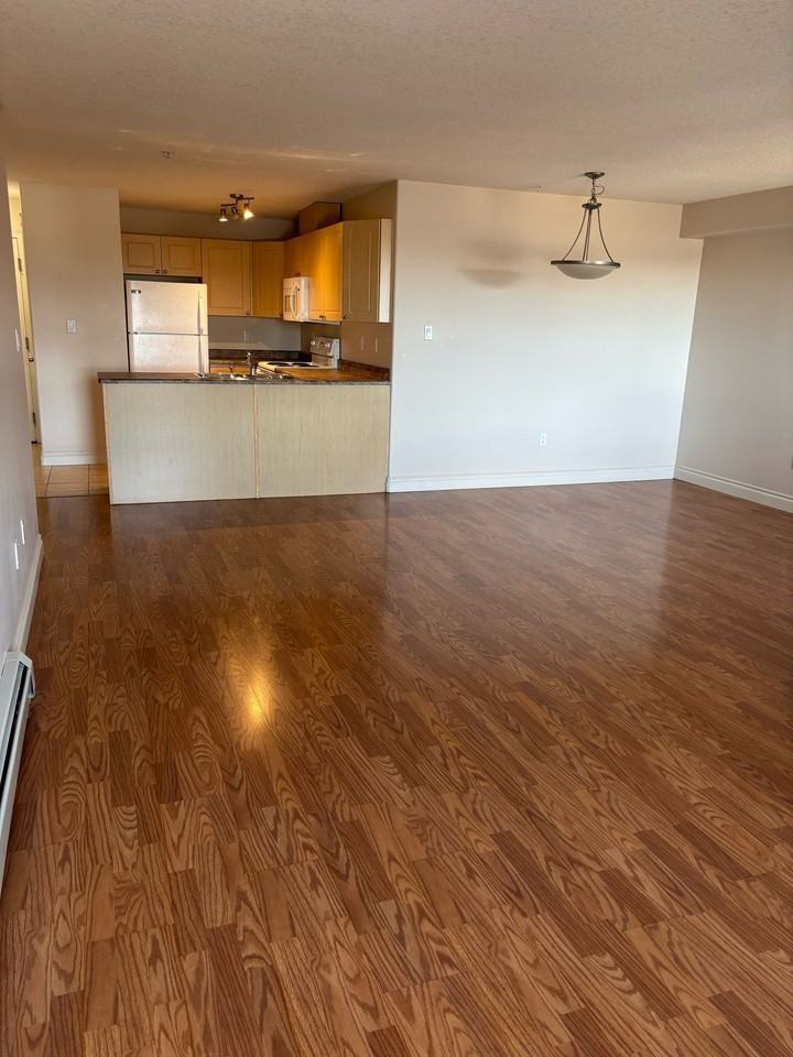 4910 50 St - Photo 3 of 11