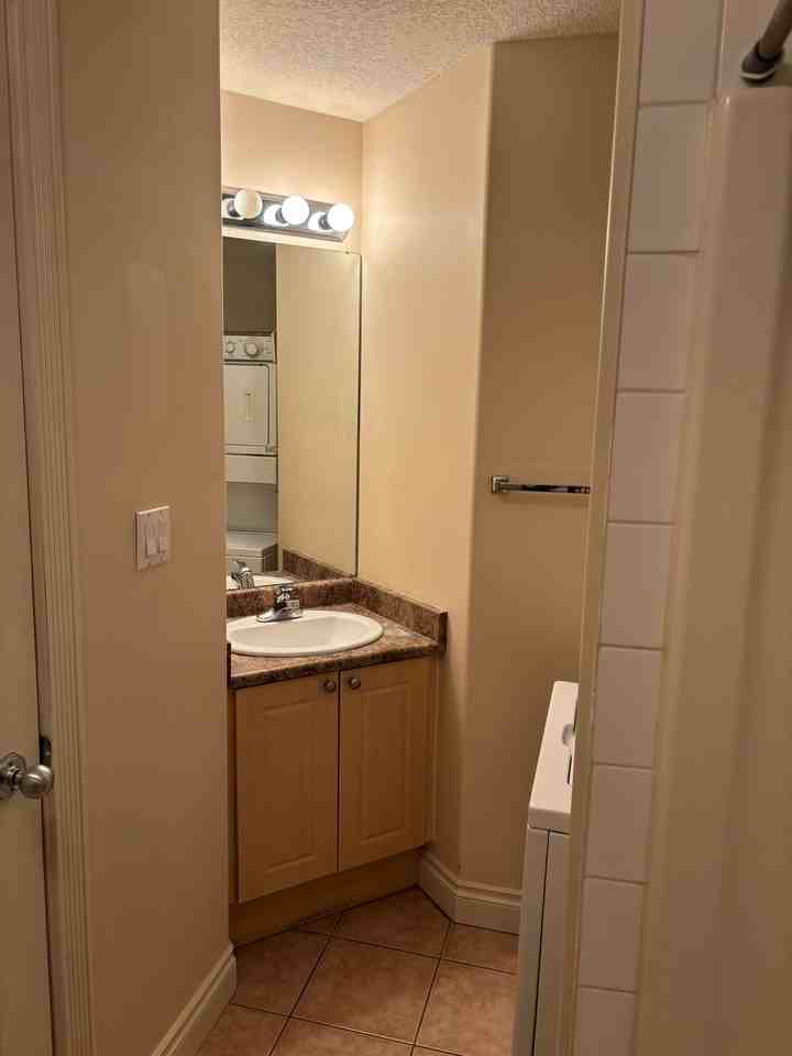 4910 50 St - Photo 6 of 11