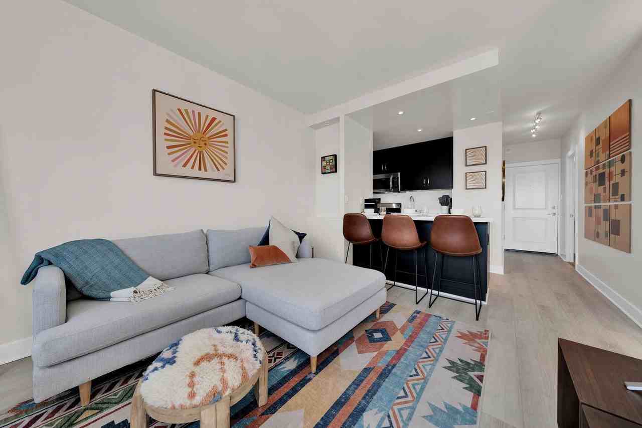 899 Pine Street - Photo 3 of 30