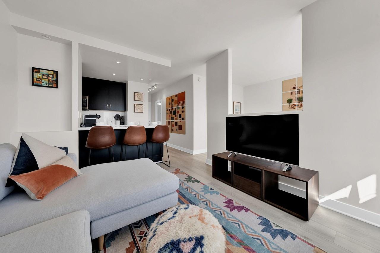 899 Pine Street - Photo 4 of 30