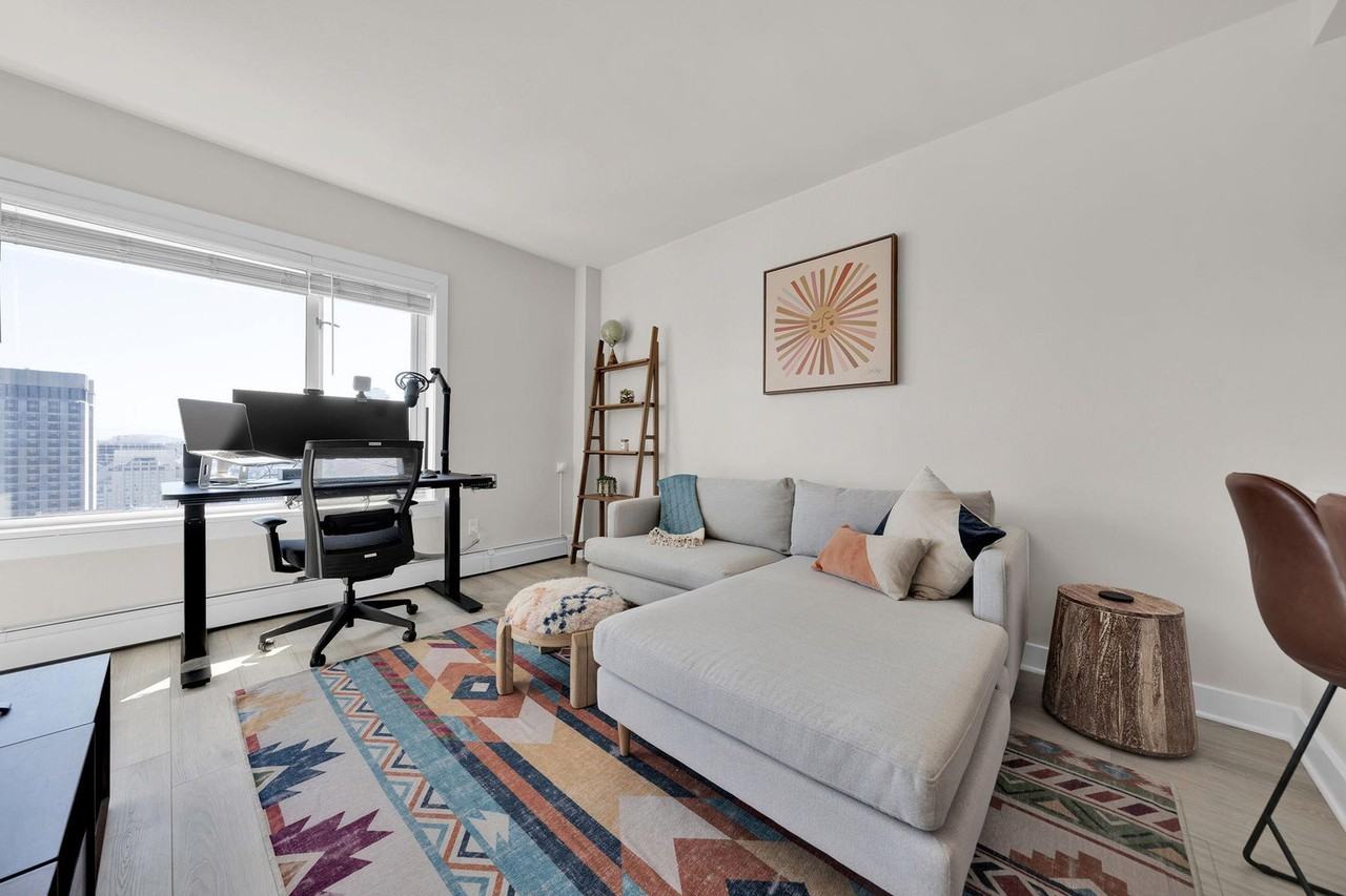 899 Pine Street - Photo 5 of 30