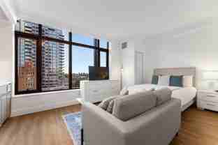 219 Bay 31st St - Photo 1 of 1