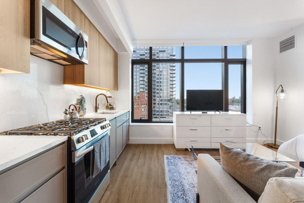 219 Bay 31st St #1056674P - Photo 5 of 29