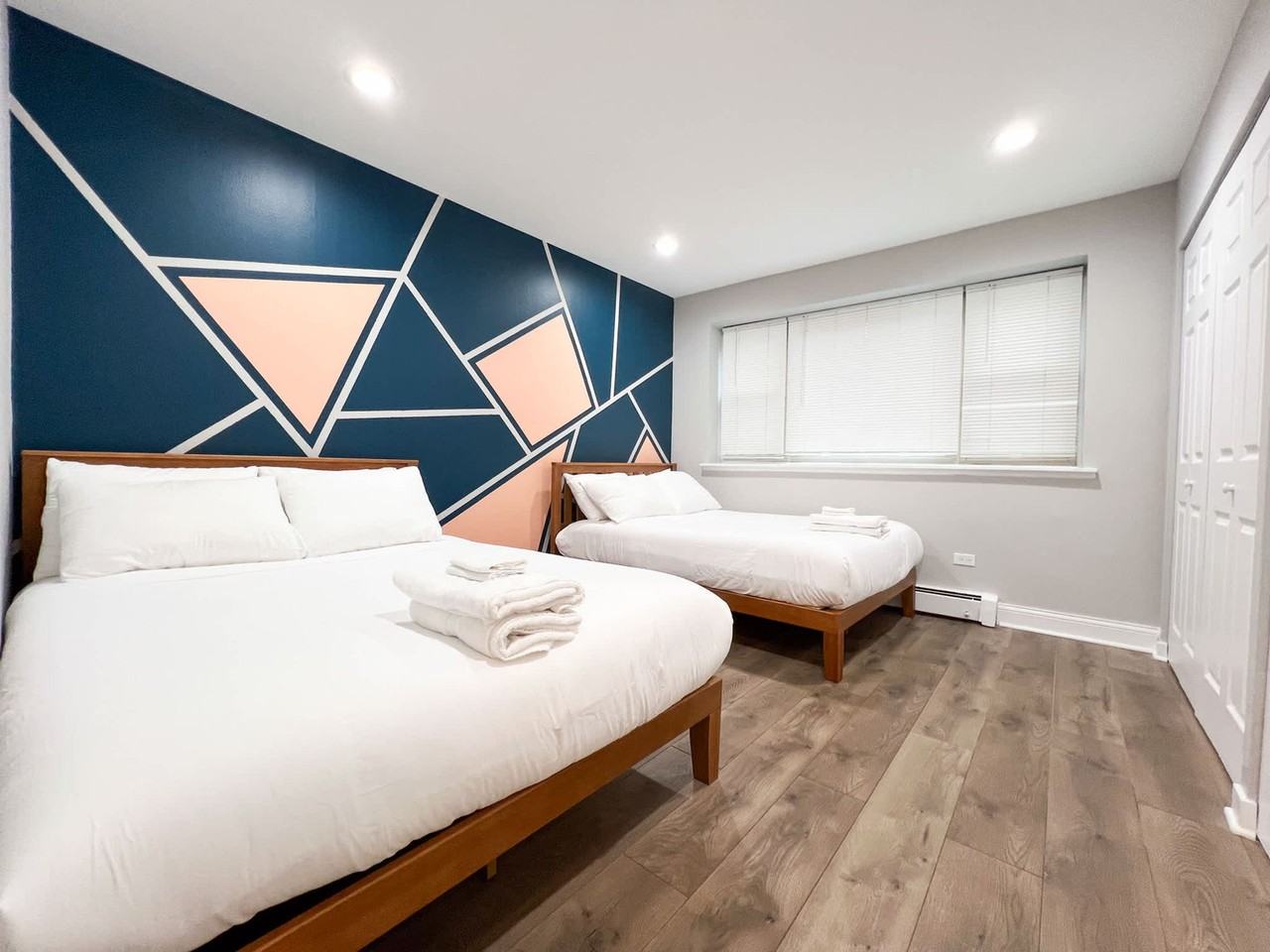 3161 N Cambridge Ave #1042058P - Photo 4 of 10