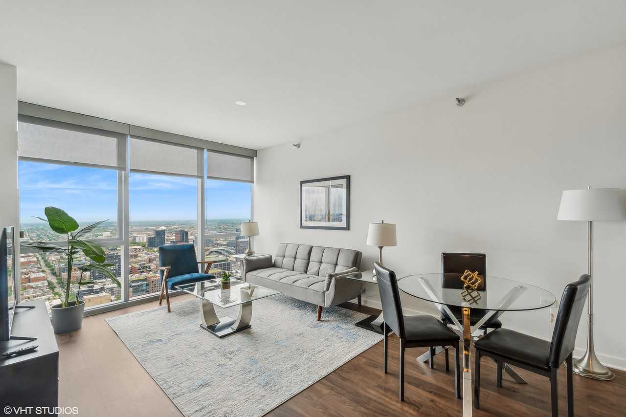 727 W Madison St #1047175P - Photo 2 of 9