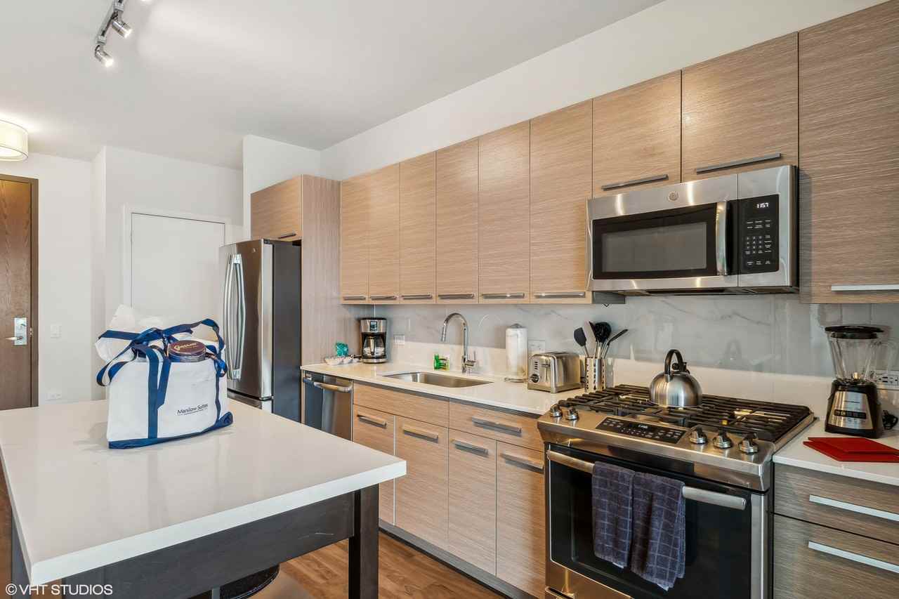 727 W Madison St #1047175P - Photo 4 of 9