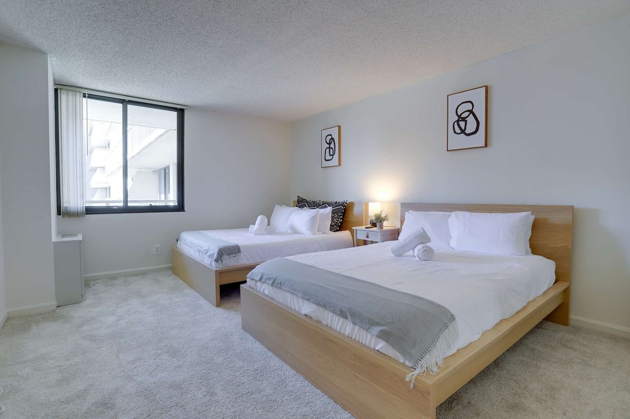 320 23rd Street South - Photo 4 of 109