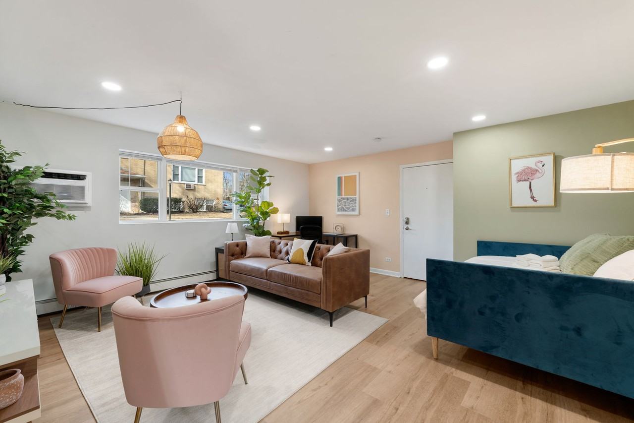 1016 East Division Street #1057423P - Photo 3 of 24