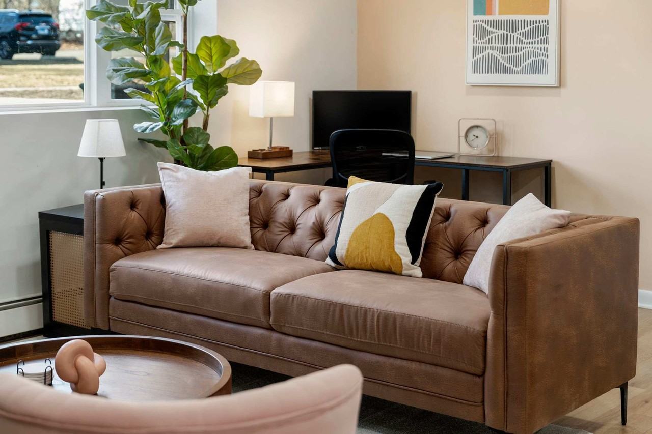 1016 East Division Street #1057423P - Photo 5 of 24