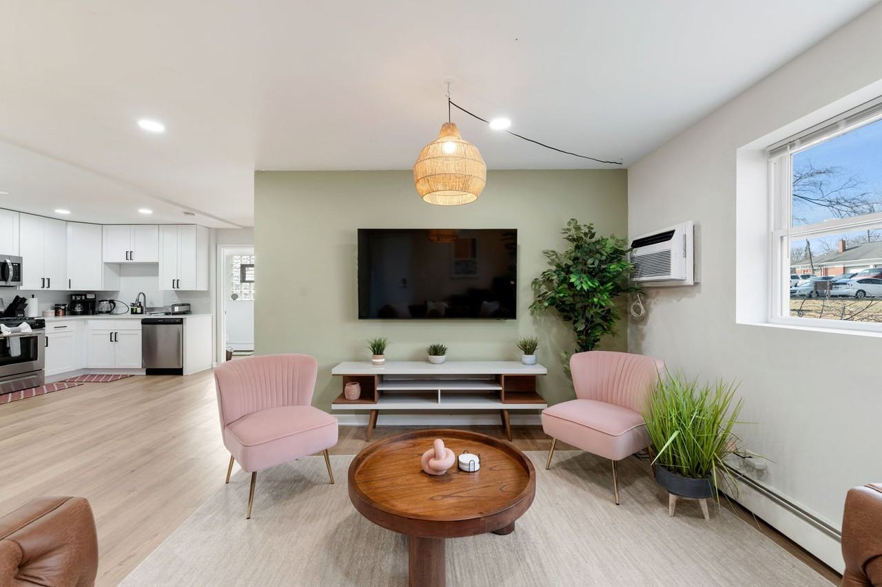 1016 East Division Street #1057423P - Photo 7 of 24