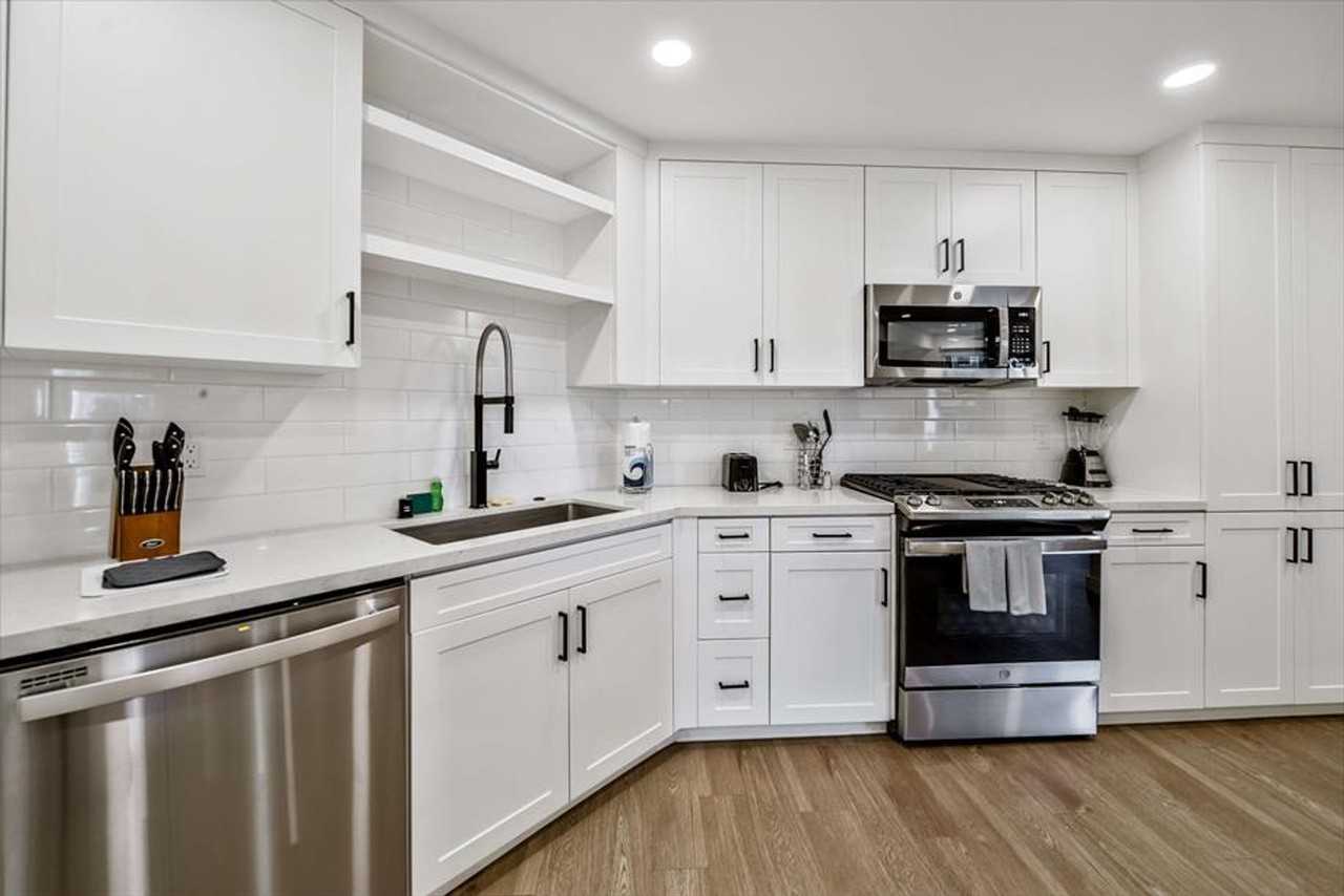 375 Camino De La Reina #1039835P - Photo 4 of 24