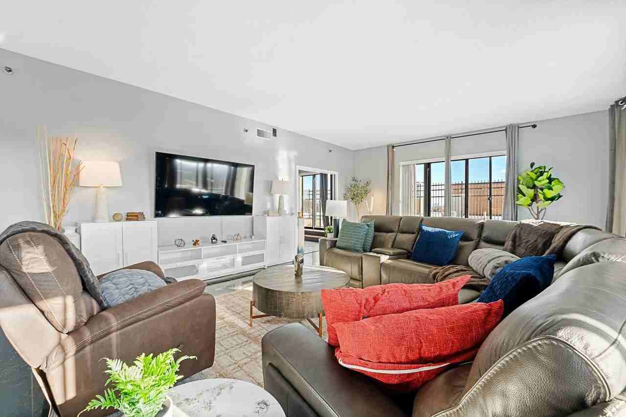 275 Main St #1240408P - Photo 2 of 50