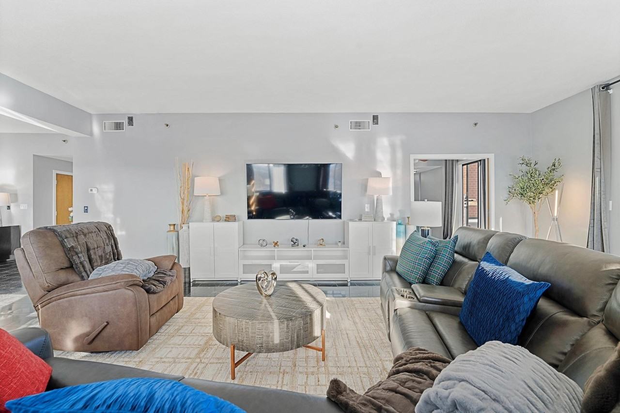 275 Main St #1240408P - Photo 7 of 50