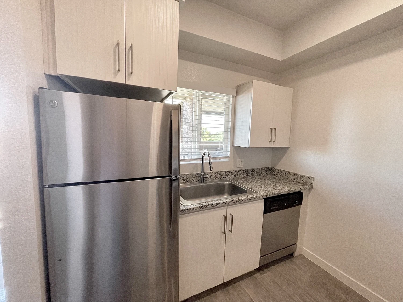 Granada Lakes Apartments - Photo 2 of 42