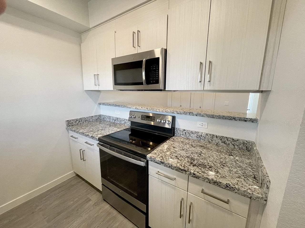 Granada Lakes Apartments - Photo 4 of 42