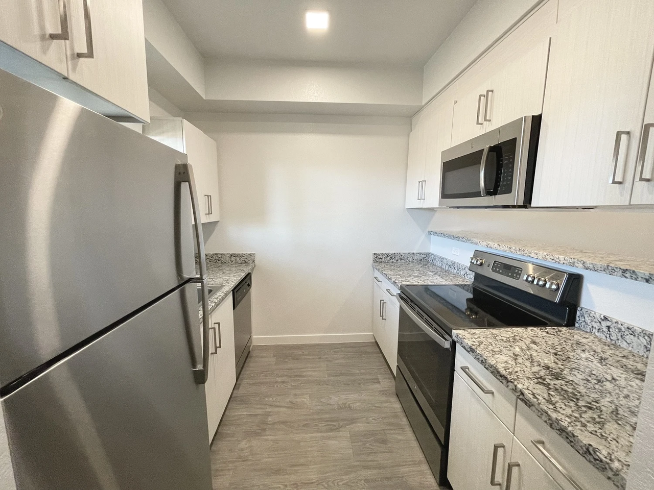 Granada Lakes Apartments - Photo 3 of 42