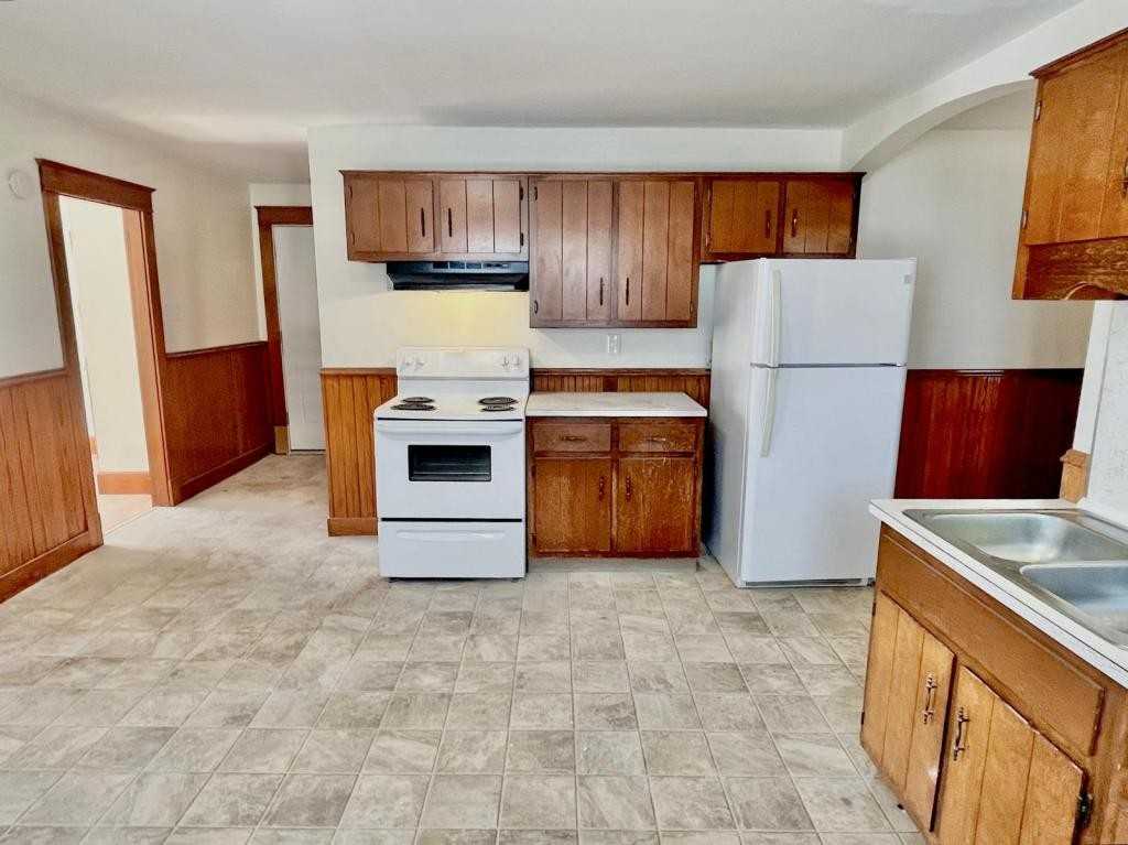 122 Second St Apt 1 - Photo 2 of 8