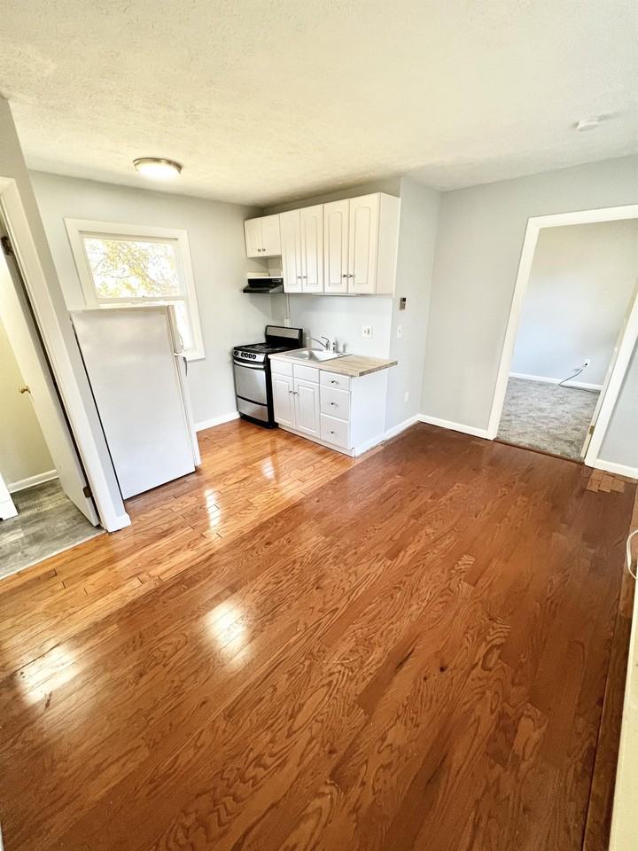 22 Godfrey St - Photo 4 of 10